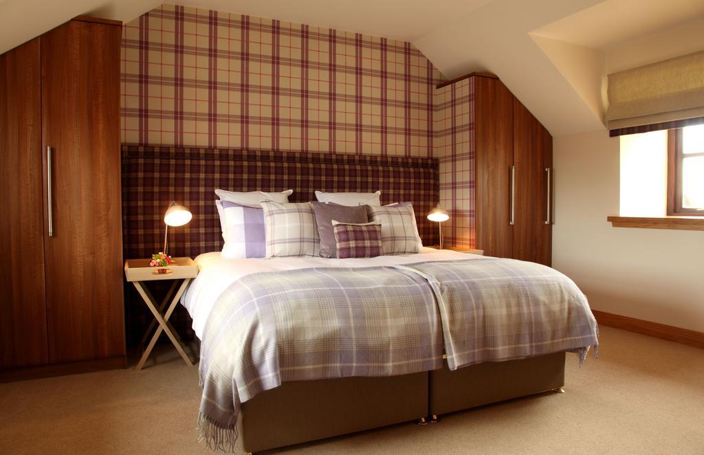 Hawkswood House And The Roundel Villa Peat Inn Habitación foto