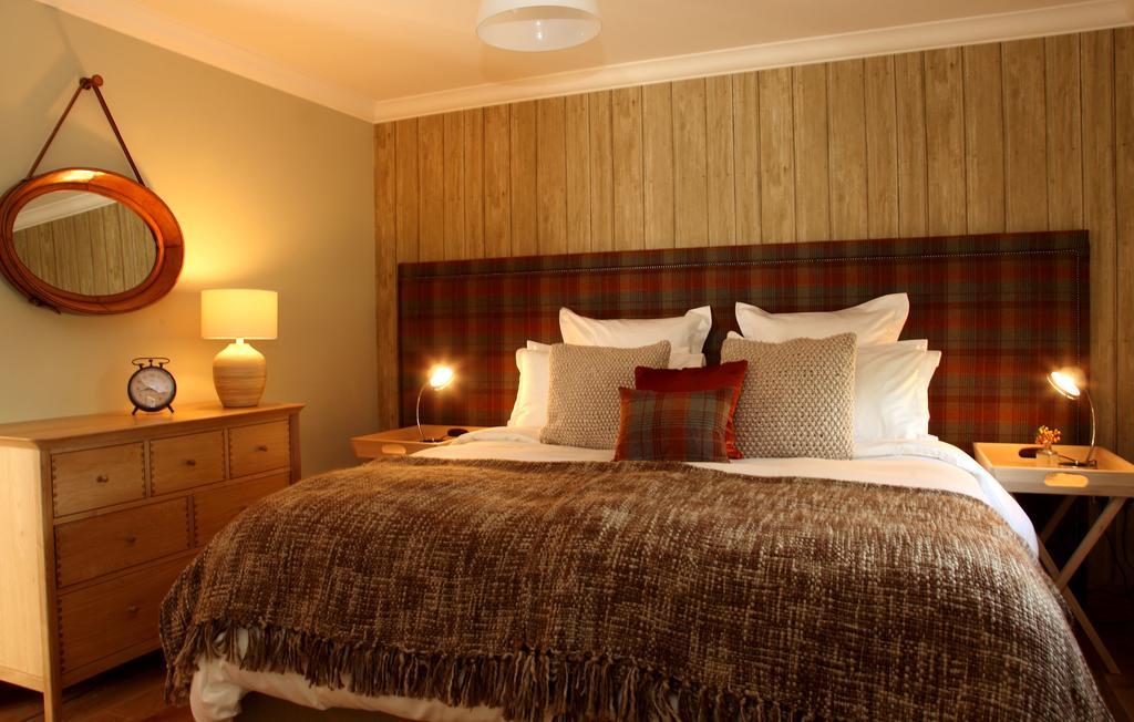 Hawkswood House And The Roundel Villa Peat Inn Habitación foto